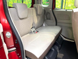 後部座席も気になるようなキズ・汚れやへたり等、大きなダメージはなく、良好な状態です。