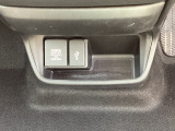 USBやシガーソケットも対応しておりますので、外部機器での接続、充電なども可能でございます。