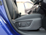 パワーシート搭載。微妙な調整が手軽にでき、ピッタリなポジションで運転することが可能です。