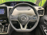 【純正革巻きステアリング】上質な革を使用することで、手にしっかり馴染みとても運転しやすいハンドルです♪