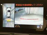 車庫入れなど後進運転時に死角をモニターで確認ができて安全です♪ ステアリング操作の参考になるガイド線も表示しますので車庫入れがニガテな方も安心ですネ!