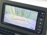 【バックカメラ】駐車時に後方がリアルタイム映像で確認できます。大型商業施設や立体駐車場での駐車時や、夜間のバック時に大活躍!運転スキルに関わらず、今や必須となった装備のひとつです!