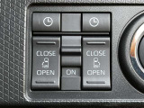 両側電動スライドドアのスイッチ付です。車内からもスイッチひとつで楽にドアの開閉が可能です。電動なので開閉時に力を使う必要がなく、半ドアになることもありません!