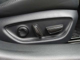 運転席はパワーシートなのでお好みのドライビングポジションに調整可能です♪
