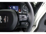 Hondaセンシングの機能のひとつ、アダプティブクルーズコントロール付!アクセルから足を離しても設定したスピードと前車との車間を保ち走行してくれます!車線維持もアシスト☆高速道路で疲労軽減ですね☆