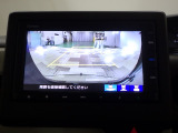 バックカメラの画像です。ガイドラインがスムースな車庫入れをサポートいたします!車庫入れの安心感がアップしますね☆