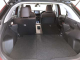バックドアを上げた状態です。シートのアレンジ次第で荷室のスペースが変わります!用途に合わせて快適な室内を?