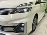 【LEDヘッドライト】悪天候や夜間走行時も良好な視界を確保し安心して運転できる高輝度LEDヘッドライトを装備!点灯速度が早く、消費電力も抑えられています。