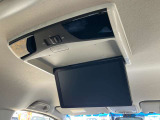 11.6インチのフリップダウンモニターが付いており、後席乗車時にも映像を見ることができます。長距離ドライブや小さいお子様も楽しくお乗り頂けます