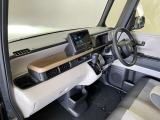 助手席も極端な使用感などなく綺麗な状態です!匂いなど気になる方は是非ご来店ください!!