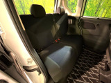 後部座席も気になるようなキズ・汚れやへたり等、大きなダメージはなく、良好な状態です。