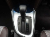 フロアシフトのCVTオートマチック車です。