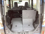 後席シートは左右分割で倒れるからこんなに広くなります!大きなお買い物も気にせずできますね!