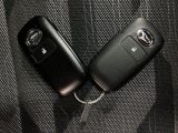 【キーフリーシステム】電子キーをポケットやカバンに入れて携帯しているだけでドアの開け閉めやエンジンのON/OFFが出来ます☆ また、イモビライザー機能も備わっていますので盗難対策もバッチリです☆