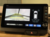 リバースギアに入れるだけで後方の表示へ切り替わります。夜間や雨の日の駐車も楽になりますよ。