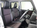 シート位置が高く広くて使いやすい室内空間です。ガラスが大きいので開放感があり、視界が良いので運転しやすいです♪