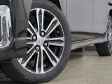 タイヤのホイールの細かいところまでキレイいにしてからお渡しします!