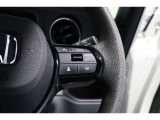 Hondaセンシングの機能のひとつ、アダプティブクルーズコントロール付!アクセルから足を離しても設定したスピードと前車との車間を保ち走行してくれます!車線維持もアシスト☆高速道路で疲労軽減ですね☆
