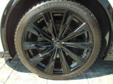 235/45-21トヨタ純正アルミホイール付き。