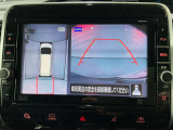【アラウンドビューモニター】まるでクルマを真上から見ているようなアラウンドビューモニターで運転をサポート。運転席から見えにくい車の四隅や後方もモニターでしっかり見えます。