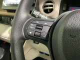 ステアリングにオーディオ操作スイッチが付いています。オーディオ画面に直接タッチしなくても操作が出来ますので、運転に集中できます。