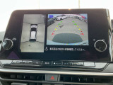 【アラウンドビューモニター】周囲を見渡せる映像で、スムースな駐車をサポートします