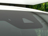 【i-ACTIVESENSE】走行中に前方の車両等を認識し、衝突しそうな時は警報とブレーキで衝突回避と被害軽減をアシスト。より安全にドライブをお楽しみいただけます。