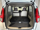 後席を折りたたむと軽自動車とは思えないほど広々としたラゲッジへと早変わり♪