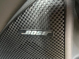 【BOSEサウンドシステム】メーカーオプションの高品位サウンドシステムを搭載。専用のチューニングが施された大小様々なスピーカーから良質なサウンドが奏でられ、臨場感あふれる音響空間を演出します。