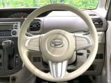 インテリアに合わせたデザインのステアリングは、運転される方のことも考え、運転しやすい形状、大きさです。是非一度、実際に触ってお確かめください。
