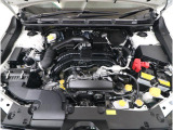 スバルと言えば水平対向エンジン。車体の低い位置に搭載されているので、万一の衝突時には、エンジンルームの下へ潜り込み、室内の乗員の被害軽減に貢献致します。