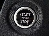 【プッシュスタート】キーが車内にあれば、エンジンの始動・停止はブレーキを踏んでスイッチを押すだけ!キーを取り出す手間を省き、ワンプッシュで操作するので簡単でスムーズ!