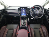 ■視界良好で運転しやすいコックピットです。シンプルで操作性の良いインパネ回りにデザインされ、SUBARUは安全性能に徹底的にまでこだわった視界設計を行っています。