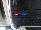 専用ボタンでコールセンターへ接続。状況に応じて緊急車両の要請やロードサービスの取次ぎを行います。重大事故の際は自動的にコールセンターにつながり、緊急車両やドクターヘリを要請します。(要申込)