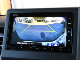 バックをするとき自動でリアの様子が映る『リアカメラ』付き!ナビ画面で確認しながらバックができますから安心ですね。でも、目視も大切ですよ!安全第一でお願いします!