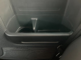 ディーラーでは保証整備渡しで、保証・整備代金は車両価格に含まれております。また諸費用も明瞭です。是非お見積もりをご請求くださいませ。