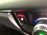 【シートヒーター】スイッチを押せば、座面と背もたれで体を温めてくれます♪