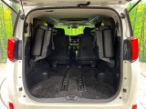 普段のお買い物や通勤、送迎等に十分な荷室スペースを確保しております。セカンドシートを倒すと、大きな荷物の積載も可能です♪