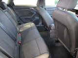 ホールド性が高く、ほどよく固いリアシートは長時間乗車も快適に過ごす事ができます!!