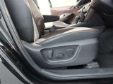 パワーシート搭載。微妙な調整が手軽にでき、ピッタリなポジションで運転することが可能です。