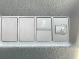 運転席右側に横滑り防止【VSA】のスイッチとヘッドライトのレベライザーがついています。