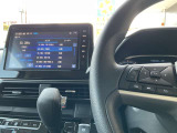 ハンドルスイッチでナビ内のオーディオチャンネル切替や音量の調節が可能。