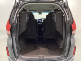 3列目シートを跳ね上げればラゲッジスペースを更に広く使えます。