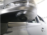 ■助手席側ドアミラーにはサイドビューカメラを装備。ドライバーの死角となりやすい車体左下側がきちんと確認できるので、幅寄せや狭い道でのすれ違いなどに効果を発揮します。