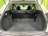 ラゲッジルームは、大容量のスペースを確保。普段のお買い物からレジャーまで、幅広く活躍してくれます!また、リアシートを倒すことでバリエーション豊かにお使いいただけます。