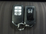 スマートキー付!キーを取り出さなくてもドアロックの施錠・開錠、エンジンの始動が出来ます!雨の日や荷物の多い日にとても便利ですね♪