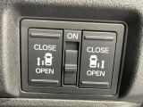 【両側パワースライドドア】スマートキーや運転席のスイッチで後席両側スライドドアの開閉が可能♪電動だから力を入れてドアを開ける必要が無く、小さなお子様でも簡単に開け閉めでき快適です♪