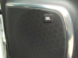 高機能サウンドシステム。車内に臨場感ある音楽空間を生み出します。