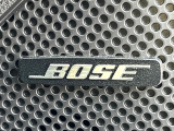 【BOSEサウンドシステム】高品位サウンドシステムを搭載。専用のチューニングが施された大小様々なスピーカーから良質なサウンドが奏でられ、臨場感あふれる音響空間を演出します。