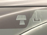 【スマートシティブレーキサポート】低速走行中に前方の車両等を認識し、衝突しそうな時は警報とブレーキで衝突回避と被害軽減をアシスト。より安全にドライブをお楽しみいただけます。